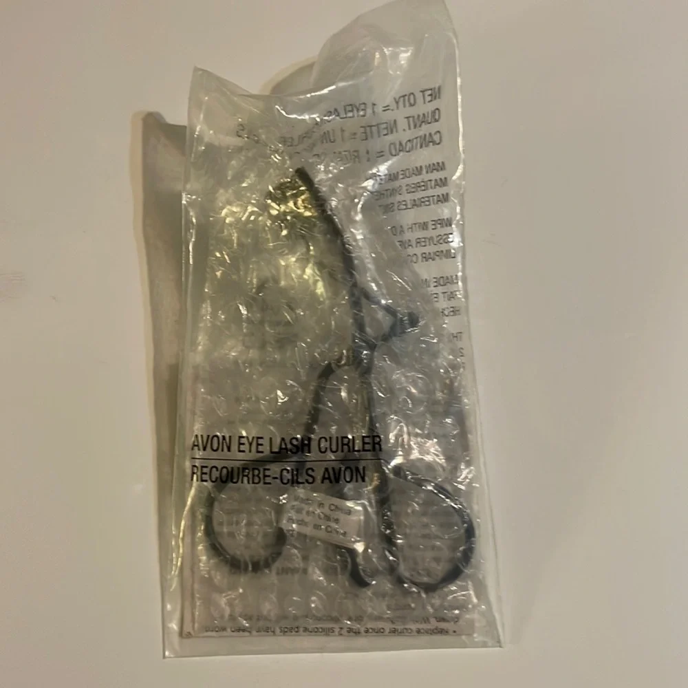 Avon Eye Lash Curler in Black New in Package With Instructions - Picture 2 of 7